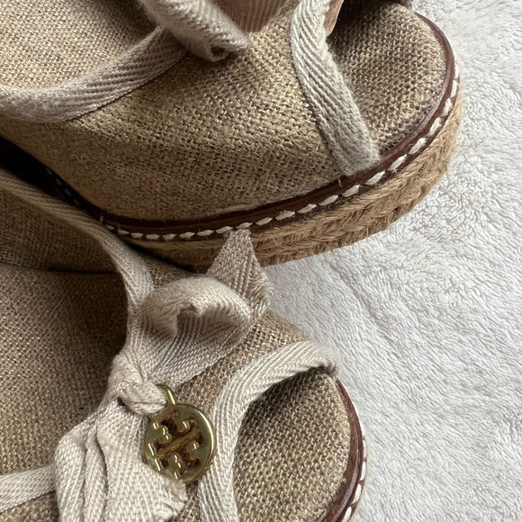 TORY BURCH Jackie Wedge Espadrille Platform Peep Toe Tan Shoes - Picture 9 of 14